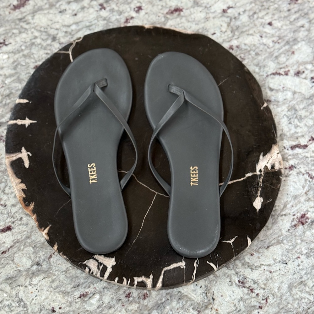 TKEES Lily Pigment Gray Flip Flops